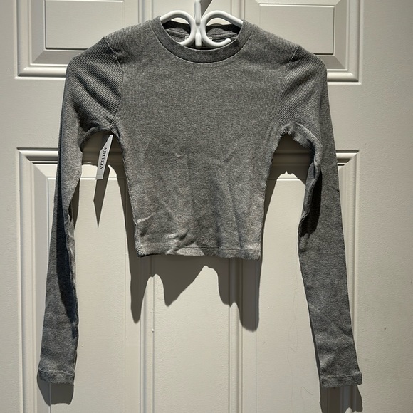 NWT!! Grey Ribbed Cropped Long Sleeve Size XS!! Azure Skies - Aritzia - Picture 1 of 4